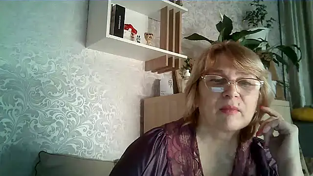 Snapshot of Aline_LoveFlowers chatting on 12/04/25, 09:56 Aline LoveFlowers online show from 12/04/25, 09:56