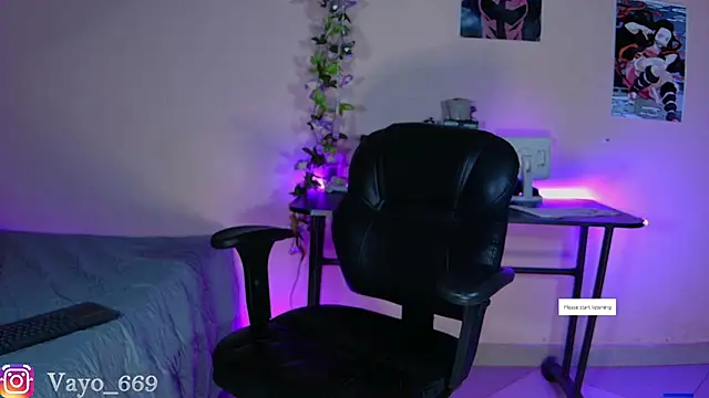 Snapshot of vayolett01_dakotta chatting on 01/15/25, 01:52 vayolett01 dakotta online show from 01/15/25, 01:52