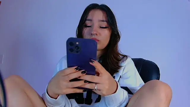 Snapshot of vayolett01_dakotta chatting on 09/20/25, 03:40 vayolett01 dakotta online show from 09/20/25, 03:40