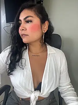Juli Walker online show from 05/04/26, 02:35