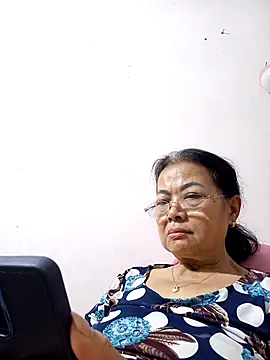 Hotestlove online show from 12/23/25, 10:46