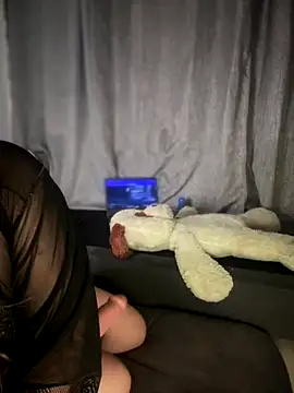 Snapshot of MerlyG chatting on 11/25/25, 06:24 MerlyG online show from 11/25/25, 06:24