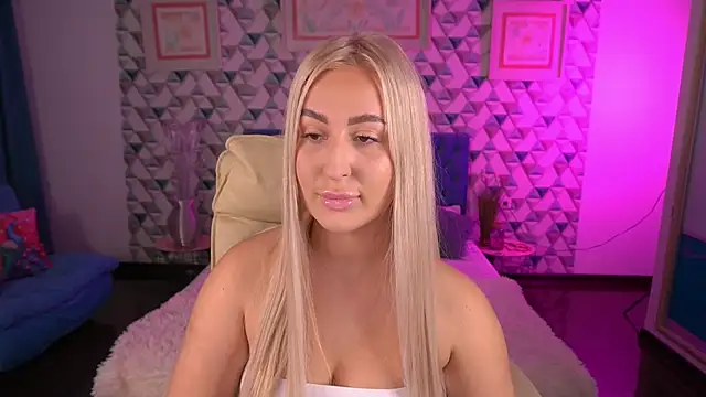 LiaBrazzerr online show from 04/15/26, 02:02