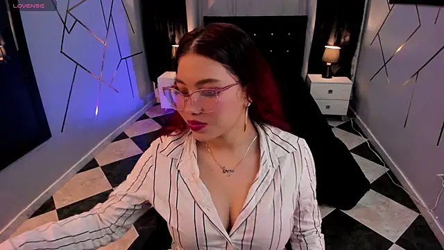 kyliejenner hot online show from 01/24/25, 03:54