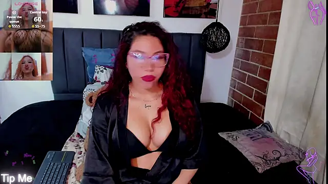 kyliejenner hot online show from 10/10/25, 02:43