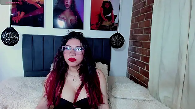 Snapshot of kyliejenner_hot chatting on 05/12/26, 02:52 kyliejenner hot online show from 05/12/26, 02:52