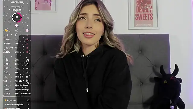 Snapshot of IsadoraGalle_ chatting on 02/17/26, 07:09 IsadoraGalle online show from 02/17/26, 07:09