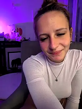 Snapshot of emma4xxx chatting on 03/18/25, 08:15 emma4xxx online show from 03/18/25, 08:15