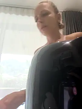 emma4xxx online show from 04/11/26, 12:59