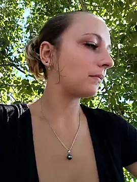 emma4xxx online show from 04/17/26, 08:23