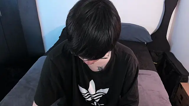 Aventure Twinks online show from 04/17/26, 09:29