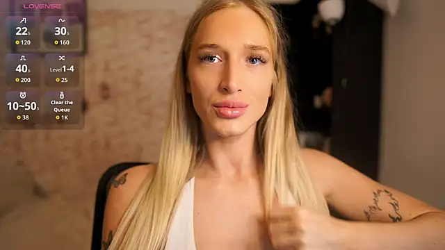 Nicolette  Shea  online show from 10/03/25, 07:27