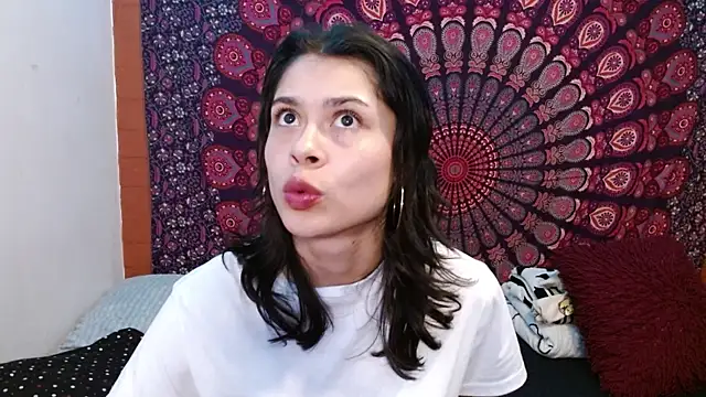 Snapshot of AbbySccott chatting on 11/07/25, 12:43 AbbySccott online show from 11/07/25, 12:43