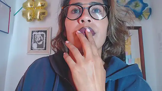 Snapshot of fantasty_nylon chatting on 12/17/24, 07:59 fantasty nylon online show from 12/17/24, 07:59