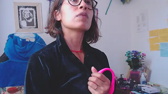 Snapshot of fantasty_nylon chatting on 02/17/25, 09:19 fantasty nylon online show from 02/17/25, 09:19