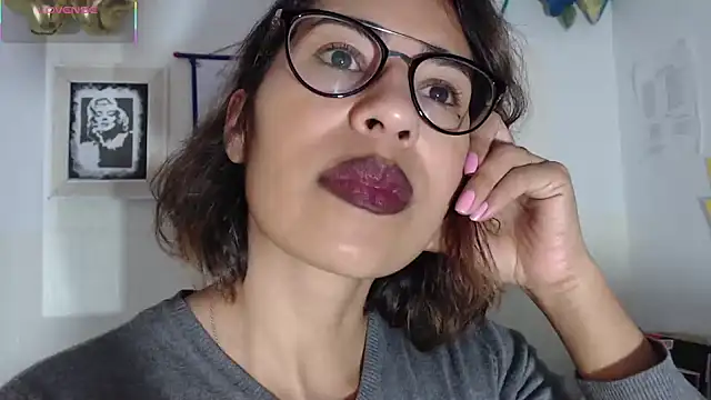 Snapshot of fantasty_nylon chatting on 03/13/25, 12:48 fantasty nylon online show from 03/13/25, 12:48