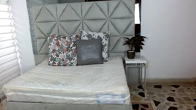 nina pons online show from 12/02/24, 08:55