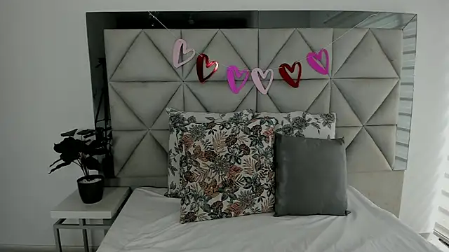 nina pons online show from 02/19/25, 09:03