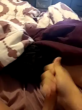 Snapshot of guy454518 chatting on 10/24/25, 01:18 guy454518 online show from 10/24/25, 01:18