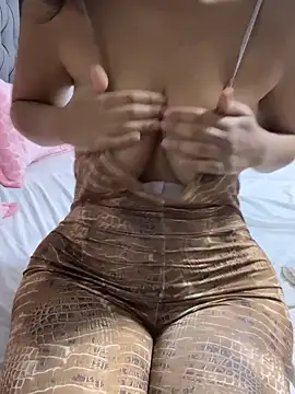 Snapshot of Isabellafantazy chatting on 12/11/24, 02:44 Isabellafantazy online show from 12/11/24, 02:44