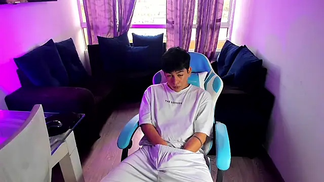 Snapshot of Franco_Rizzo_ chatting on 01/15/25, 07:12 Franco Rizzo online show from 01/15/25, 07:12