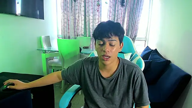 Snapshot of Franco_Rizzo_ chatting on 01/29/25, 08:35 Franco Rizzo online show from 01/29/25, 08:35