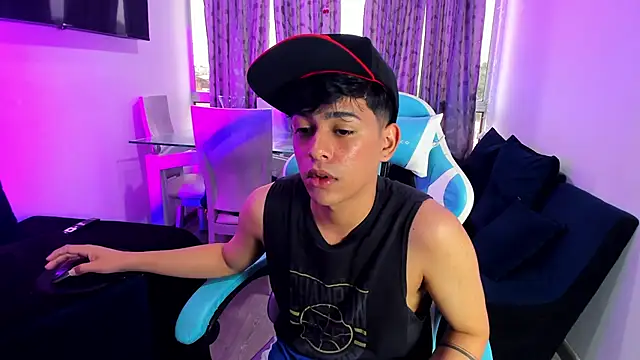 Snapshot of Franco_Rizzo_ chatting on 02/04/25, 10:34 Franco Rizzo online show from 02/04/25, 10:34