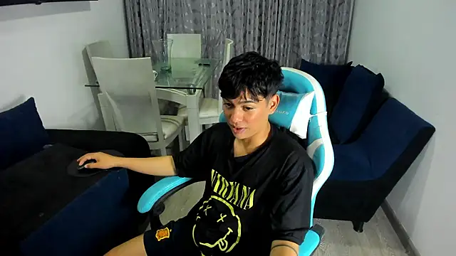 Snapshot of Franco_Rizzo_ chatting on 02/13/25, 11:37 Franco Rizzo online show from 02/13/25, 11:37