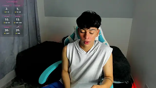 Snapshot of Franco_Rizzo_ chatting on 03/11/25, 08:09 Franco Rizzo online show from 03/11/25, 08:09