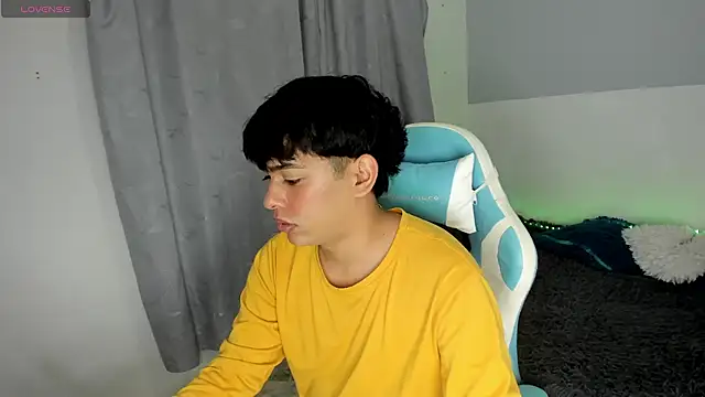 Snapshot of Franco_Rizzo_ chatting on 03/22/25, 05:20 Franco Rizzo online show from 03/22/25, 05:20