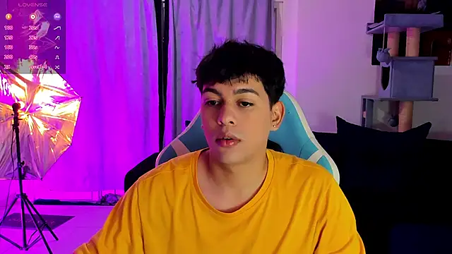 Snapshot of Franco_Rizzo_ chatting on 11/16/25, 10:04 Franco Rizzo online show from 11/16/25, 10:04