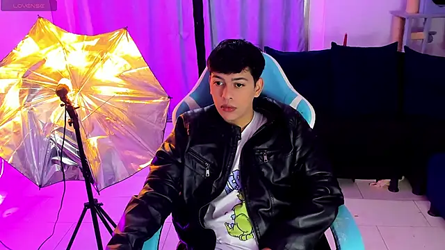 Snapshot of Franco_Rizzo_ chatting on 11/24/25, 08:08 Franco Rizzo online show from 11/24/25, 08:08