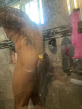 Snapshot of RoodoggXL chatting on 02/15/25, 04:45 RoodoggXL online show from 02/15/25, 04:45