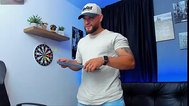 Snapshot of AndrewDiaz chatting on 02/06/25, 04:10 AndrewDiaz online show from 02/06/25, 04:10