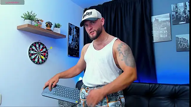 Snapshot of AndrewDiaz chatting on 02/11/25, 03:40 AndrewDiaz online show from 02/11/25, 03:40