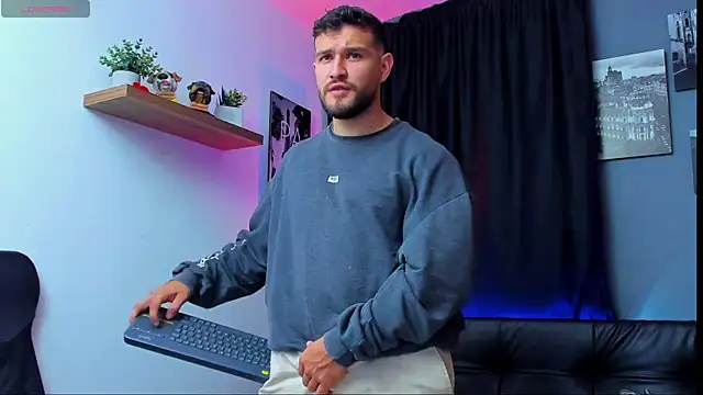 Snapshot of AndrewDiaz chatting on 03/05/25, 03:29 AndrewDiaz online show from 03/05/25, 03:29