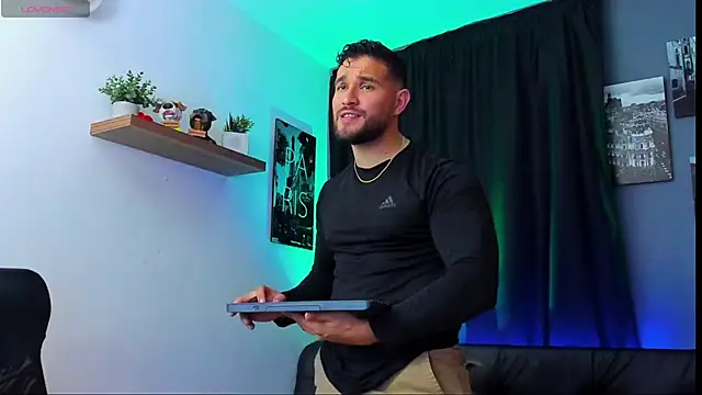 Snapshot of AndrewDiaz chatting on 03/22/25, 07:47 AndrewDiaz online show from 03/22/25, 07:47