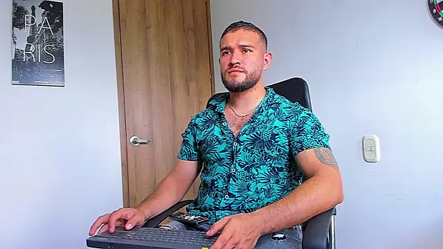 Snapshot of AndrewDiaz chatting on 09/14/25, 06:07 AndrewDiaz online show from 09/14/25, 06:07