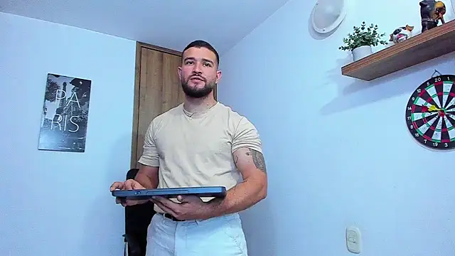 Snapshot of AndrewDiaz chatting on 09/27/25, 04:12 AndrewDiaz online show from 09/27/25, 04:12