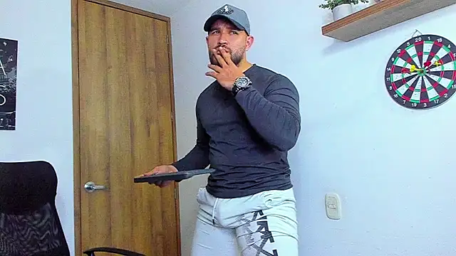 Snapshot of AndrewDiaz chatting on 09/30/25, 11:54 AndrewDiaz online show from 09/30/25, 11:54