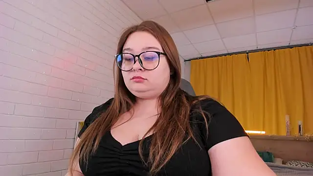 Snapshot of KimberlyMaran chatting on 01/05/25, 10:32 KimberlyMaran online show from 01/05/25, 10:32