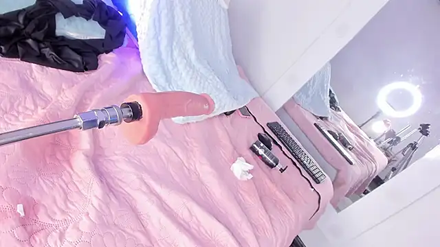 Hilary Smile  online show from 02/01/25, 11:06