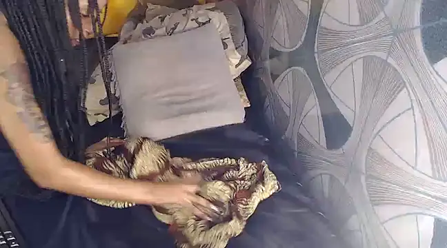 Candiey001 online show from 12/19/24, 11:35