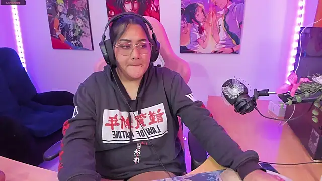 Snapshot of haru_u2 chatting on 01/21/25, 01:32 haru u2 online show from 01/21/25, 01:32