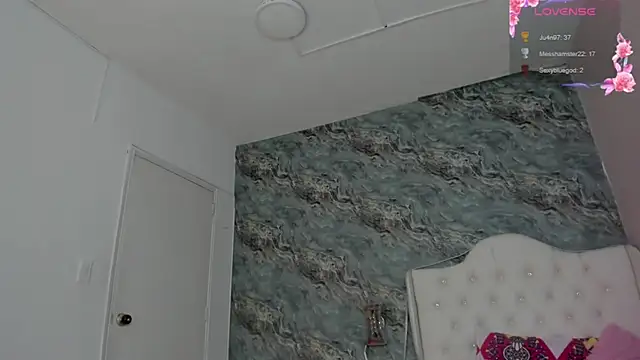 Snapshot of CAMILLEN_PETTID chatting on 03/08/25, 10:56 CAMILLEN PETTID online show from 03/08/25, 10:56