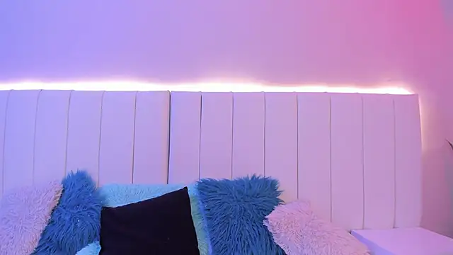 Snapshot of CAMILLEN_PETTID chatting on 09/16/25, 09:38 CAMILLEN PETTID online show from 09/16/25, 09:38