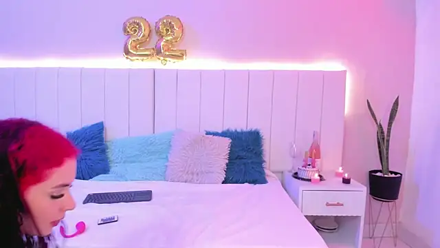 Snapshot of CAMILLEN_PETTID chatting on 10/10/25, 10:20 CAMILLEN PETTID online show from 10/10/25, 10:20