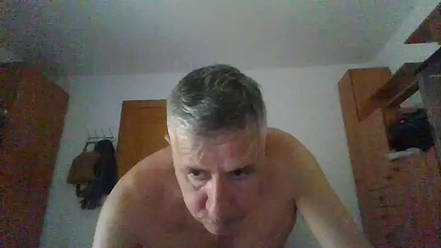 Snapshot of parejamlga58 chatting on 10/24/25, 01:18 parejamlga58 online show from 10/24/25, 01:18