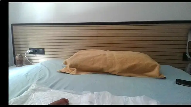 Snapshot of parejamlga58 chatting on 06/25/26, 01:26 parejamlga58 online show from 06/25/26, 01:26