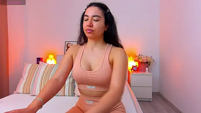 SarraPeach online show from 04/02/26, 06:44